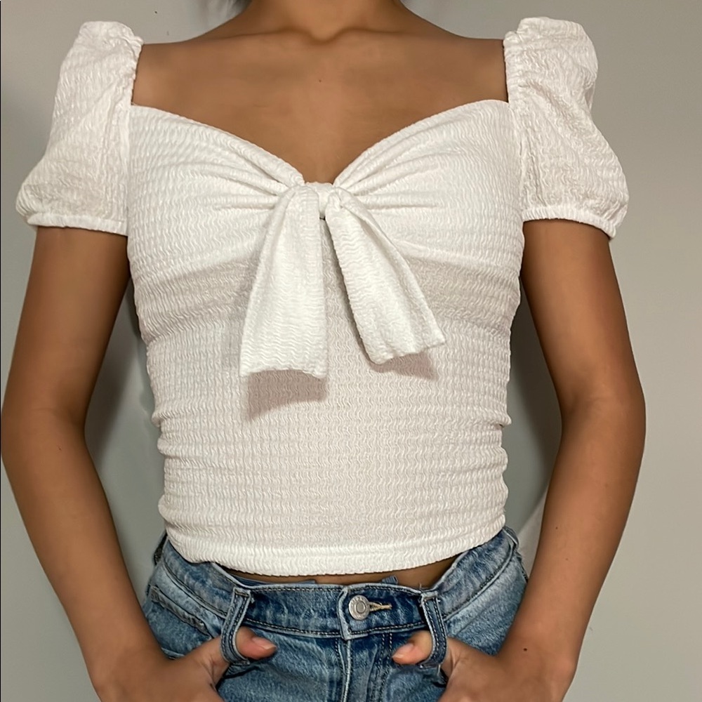 SHEIN White Crop Top with Elegant Design